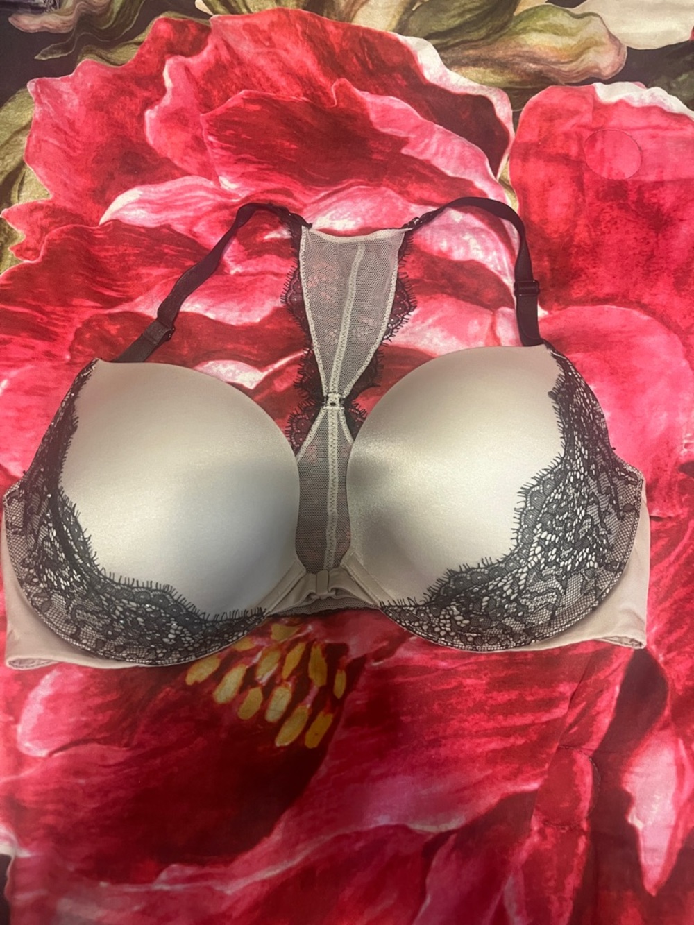 Victoria’s Secret. Very sexy push-up racer back bra 36d